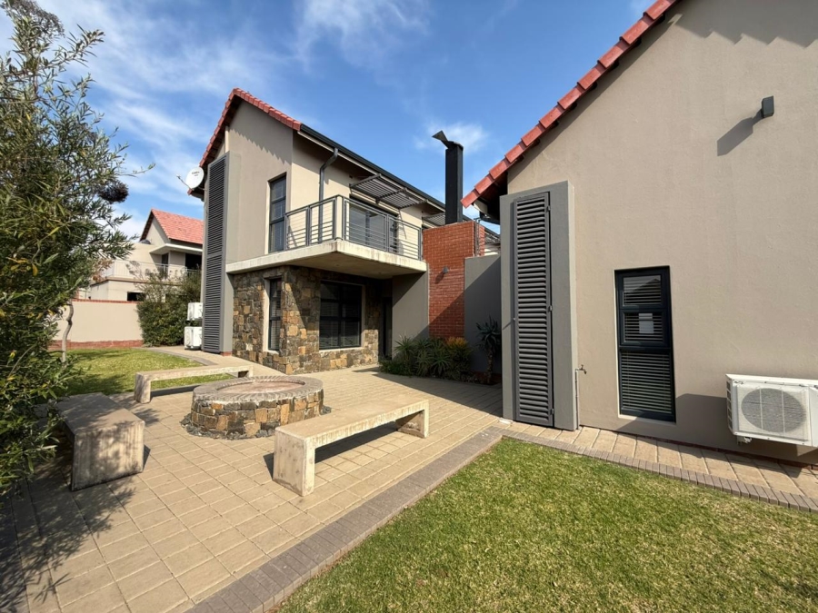To Let 4 Bedroom Property for Rent in Wild Olive Estate Free State